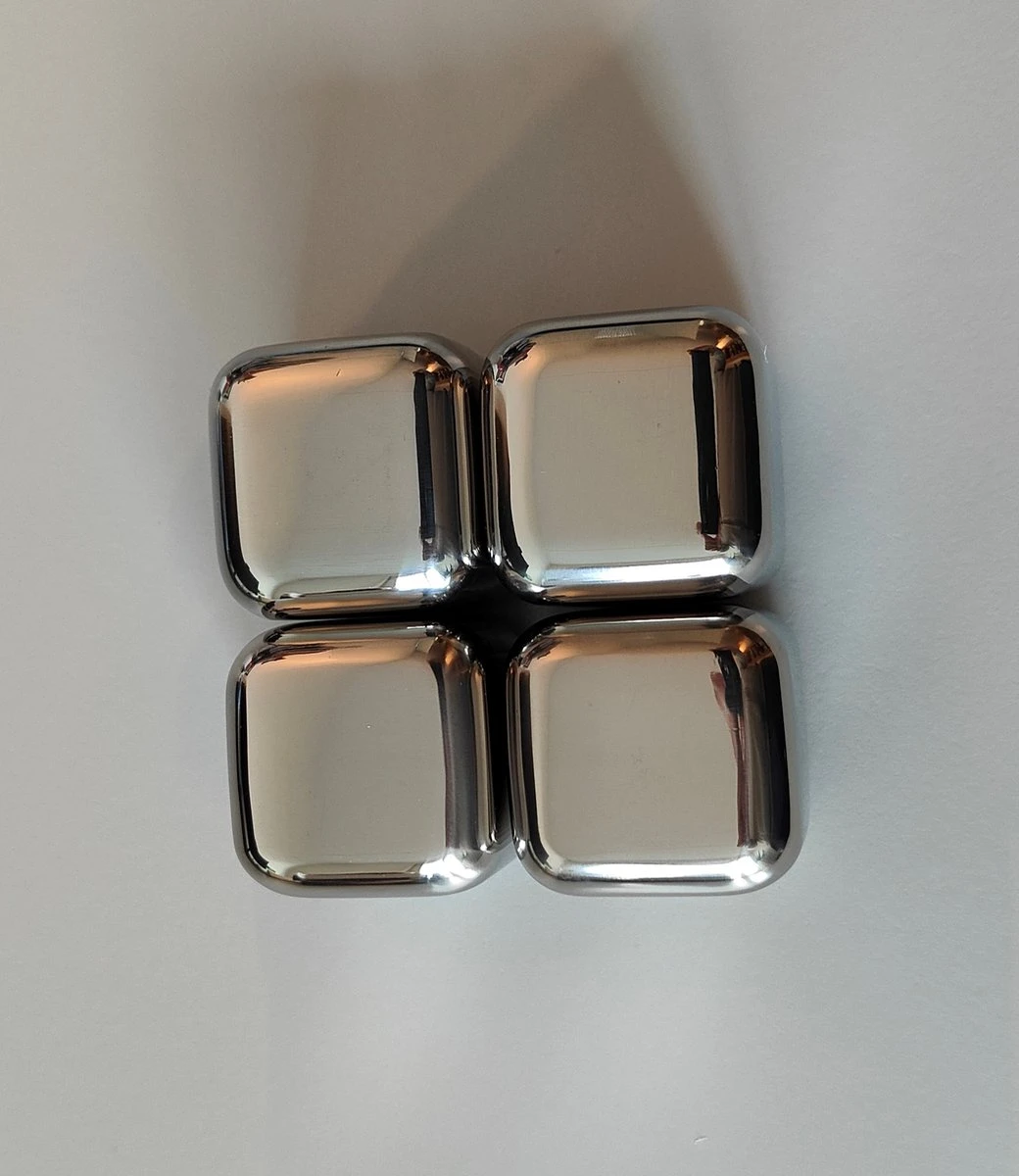 Sparq Home - Cubes à Whisky RvS - Pierres à Whisky - Ensemble De 4 Pièces - Pierres à Whisky - Pierres à Whisky - Glaçons - Cadeau - Noël 2 Sparq Home - Cubes à Whisky RvS - Pierres à Whisky - Ensemble De 4 Pièces - Pierres à Whisky - Pierres à Whisky - Glaçons - Cadeau - Noël – Image 2