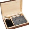 Pierres à Whisky - Whisky - Pierres à Whisky - Coffret Whisky - Coffret Whisky - Glaçons Réutilisables - Cadeau - 12 Pièces + Pince Inox Et Pochette Velours - Coffret Whisky - Vaderdag - Whisky - Cave & Garden