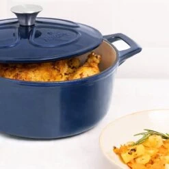 Cocotte En Fonte Navaris Avec Couvercle - Navaris émaillée - Convient à La Cuisson Induction, Gaz Et Céramique - Bleu Foncé 24 Cocotte En Fonte Navaris Avec Couvercle - Navaris émaillée - Convient à La Cuisson Induction, Gaz Et Céramique - Bleu Foncé -Cuisine Fournitures Magasin 1199x1200 11