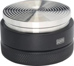 Expresso écarlate | Tamper "Grande Flat" Pour Barista; Avec Rainures 3D Pour Une Extraction Parfaite Avec Des Machines Porte-tamis; Des Tailles Différentes; à Toute épreuve. Noir 58 Mm 14 Expresso écarlate | Tamper "Grande Flat" Pour Barista; Avec Rainures 3D Pour Une Extraction Parfaite Avec Des Machines Porte-tamis; Des Tailles Différentes; à Toute épreuve. Noir 58 Mm -Cuisine Fournitures Magasin 1200x1067 2