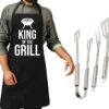 Alpina Ensemble D'ustensiles De Barbecue 3 Pièces 33 Cm En Acier Inoxydable - Avec Tablier De BBQ Noir King Of The Grill - Cadeau De La Vaderdag