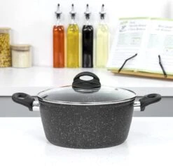 Poêle à Frire Blackmoor Avec Couvercle, 24 Cm, Noir, Antiadhésif Et Résistant Aux Rayures, Cool Froides Au Toucher, Convient Pour Les Cuisinières à Induction, électriques Et à Gaz 10 Poêle à Frire Blackmoor Avec Couvercle, 24 Cm, Noir, Antiadhésif Et Résistant Aux Rayures, Cool Froides Au Toucher, Convient Pour Les Cuisinières à Induction, électriques Et à Gaz -Cuisine Fournitures Magasin 1200x1151