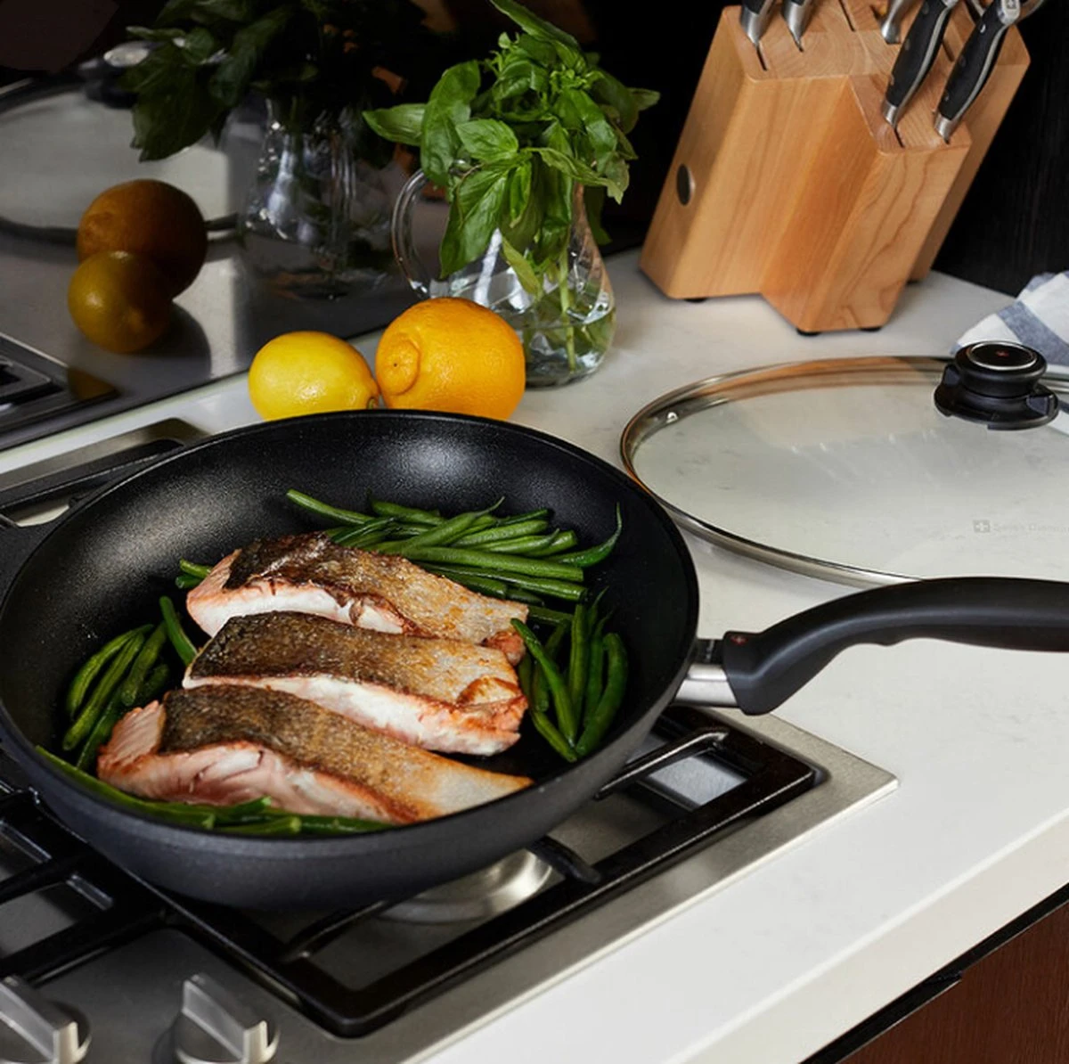 Swiss Diamond - XD Poêle à Poisson - Revêtement Antiadhésif - 38x26cm - Avec Couvercle 4 Swiss Diamond - XD Poêle à Poisson - Revêtement Antiadhésif - 38x26cm - Avec Couvercle – Image 4