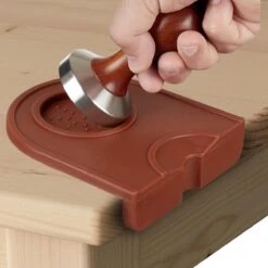 Expresso écarlate | Plateau De Pulvérisation "Professionnel" Avec Rebord (antidérapant) Et Support Pour Porte-tamis Lors Du Déversement. Broin -Cuisine Fournitures Magasin 1200x1200 1024