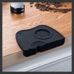 Keufens Tampermat - Tamper - Tampingmat - Station De Bourrage - Tamperstation - Tampermat Sage - Tamping - Tampermat Noir - Tampermat Avec Coin 7 Keufens Tampermat - Tamper - Tampingmat - Station De Bourrage - Tamperstation - Tampermat Sage - Tamping - Tampermat Noir - Tampermat Avec Coin -Cuisine Fournitures Magasin 1200x1200 1126