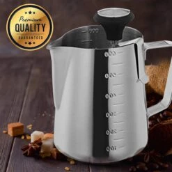 Pichet Mousseur à Lait RoiCuisine - Avec Thermomètre - 600ml - Pot à Lait - Barista - Acier Inoxydable -Cuisine Fournitures Magasin 1200x1200 1207