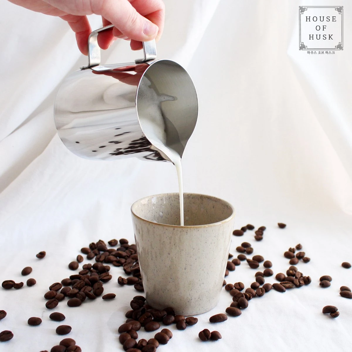 House Of Husk Pot à Lait Avec Art Pen - Pichet Mousseur à Lait 580ml - Argent - Pot à Lait - Pichet à Lait - Acier Inoxydable - Pot à Lait Barista - Avec Stylo Latte Art 4 House Of Husk Pot à Lait Avec Art Pen - Pichet Mousseur à Lait 580ml - Argent - Pot à Lait - Pichet à Lait - Acier Inoxydable - Pot à Lait Barista - Avec Stylo Latte Art – Image 4