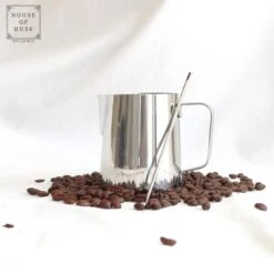 House Of Husk Pot à Lait Avec Art Pen - Pichet Mousseur à Lait 580ml - Argent - Pot à Lait - Pichet à Lait - Acier Inoxydable - Pot à Lait Barista - Avec Stylo Latte Art -Cuisine Fournitures Magasin 1200x1200 1216