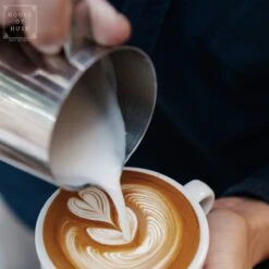 House Of Husk Pot à Lait Avec Art Pen - Pichet Mousseur à Lait 580ml - Argent - Pot à Lait - Pichet à Lait - Acier Inoxydable - Pot à Lait Barista - Avec Stylo Latte Art -Cuisine Fournitures Magasin 1200x1200 1218