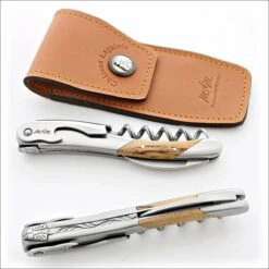 CHATEAU LAGUIOLE © MEILLEUR SOMMELIER DU MONDE - COUTEAU SOMMELIER OUVRE BOUTEILLE DE LUXE - MARKUS DEL MONEGO - PIED DE VIGNE (ALLEMAGNE)