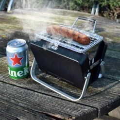 Mikamax - Mini Barbecue Portable - Le Plus Petit Barbecue Du Monde - Se Range Dans Votre Poche - 18 × 6 × 15,5 Cm - 714 Grammes -Cuisine Fournitures Magasin 1200x1200 148