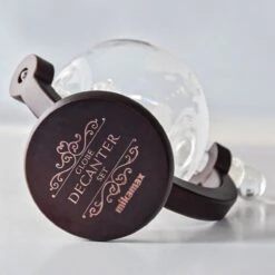 MikaMax Whiskey Globe Decanter Deluxe Set - 0,9 L - Incl. 2 Verres -Cuisine Fournitures Magasin 1200x1200 1637