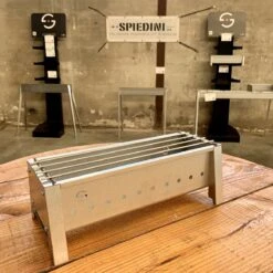 Spiedini Saté-bbq Bali 40 Mini - Petit Barbecue à Charbon étroit Avec Grille Horizontale Pour Satay Ou Autres Brochettes - 40 Cm De Long, 11 Cm De Large, 14 Cm De Haut - Idéal Pour Jardin Ou Cheminée, Ou Balcon - Matériau : Fer Aluminisé