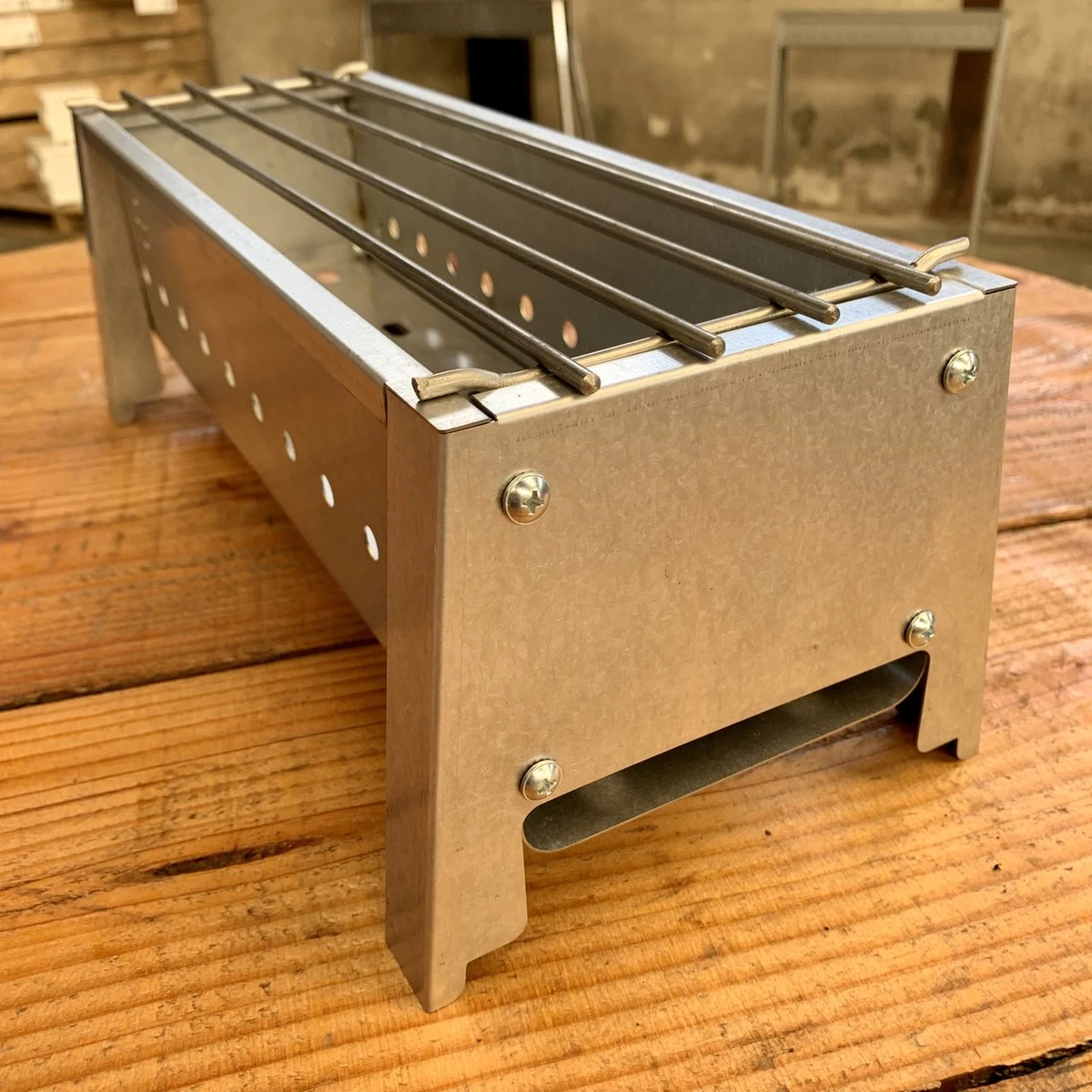 Spiedini Saté-bbq Bali 40 Mini - Petit Barbecue à Charbon étroit Avec Grille Horizontale Pour Satay Ou Autres Brochettes - 40 Cm De Long, 11 Cm De Large, 14 Cm De Haut - Idéal Pour Jardin Ou Cheminée, Ou Balcon - Matériau : Fer Aluminisé 5 Spiedini Saté-bbq Bali 40 Mini - Petit Barbecue à Charbon étroit Avec Grille Horizontale Pour Satay Ou Autres Brochettes - 40 Cm De Long, 11 Cm De Large, 14 Cm De Haut - Idéal Pour Jardin Ou Cheminée, Ou Balcon - Matériau : Fer Aluminisé – Image 5