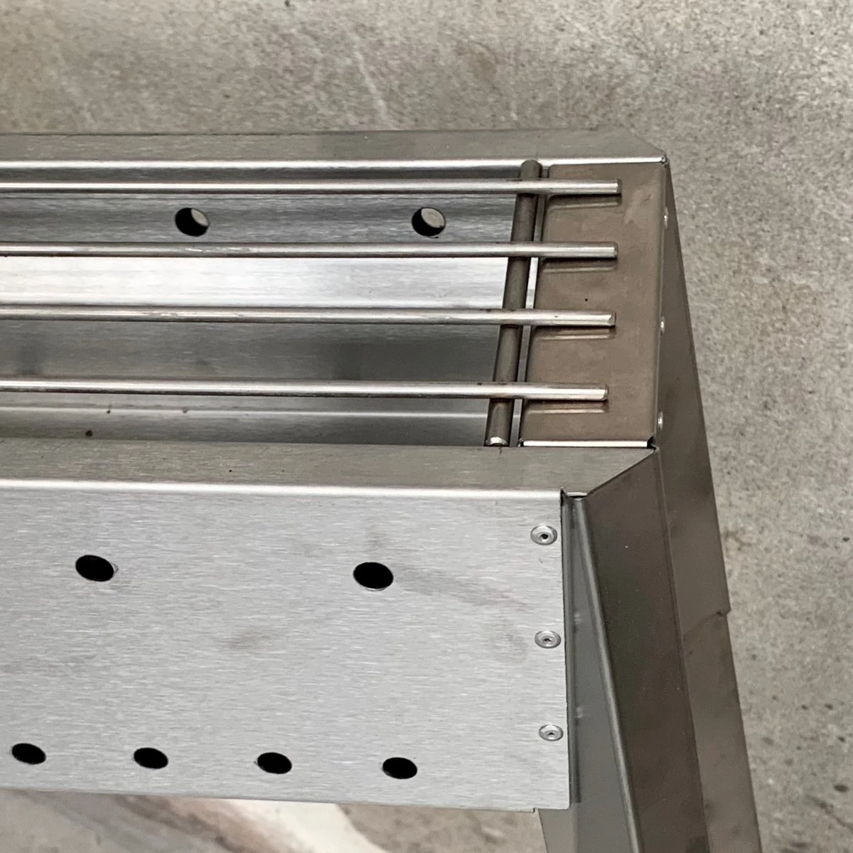 Spiedini Saté-bbq Java 80 - Barbecue à Charbon De Bois De Luxe à Double Paroi Avec Grille Horizontale Pour Satay Ou Autres Brochettes - 80 Cm De Long, 11 Cm De Large, 83 Cm De Haut - Matériau : Acier Inoxydable 5 Spiedini Saté-bbq Java 80 - Barbecue à Charbon De Bois De Luxe à Double Paroi Avec Grille Horizontale Pour Satay Ou Autres Brochettes - 80 Cm De Long, 11 Cm De Large, 83 Cm De Haut - Matériau : Acier Inoxydable – Image 5