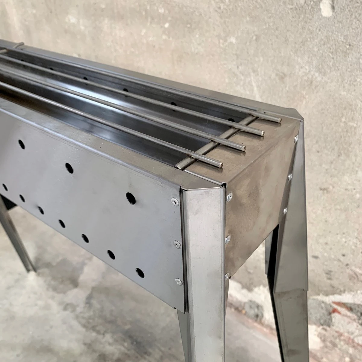 Spiedini Saté-bbq Java 80 - Barbecue à Charbon De Bois De Luxe à Double Paroi Avec Grille Horizontale Pour Satay Ou Autres Brochettes - 80 Cm De Long, 11 Cm De Large, 83 Cm De Haut - Matériau : Acier Inoxydable 8 Spiedini Saté-bbq Java 80 - Barbecue à Charbon De Bois De Luxe à Double Paroi Avec Grille Horizontale Pour Satay Ou Autres Brochettes - 80 Cm De Long, 11 Cm De Large, 83 Cm De Haut - Matériau : Acier Inoxydable – Image 8