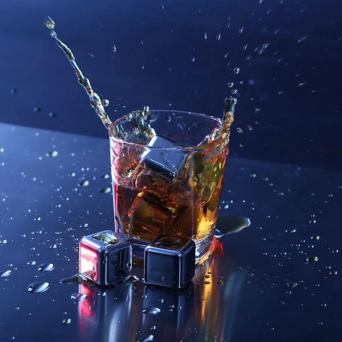 Decopatent® Whisky Stones Set De 8x Glaçons En Acier Inoxydable + Pinces - Whisky Stones - Moule à Glaçons - Cocktail Ice Cube Cooling Stones 2 Decopatent® Whisky Stones Set De 8x Glaçons En Acier Inoxydable + Pinces - Whisky Stones - Moule à Glaçons - Cocktail Ice Cube Cooling Stones – Image 2