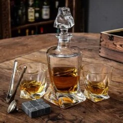 MikaMax Twisted Whisky Decanter - Whisky Decanter - Set Complet - Whisky Stones - Inc. 2 Verres à Whisky – 1L