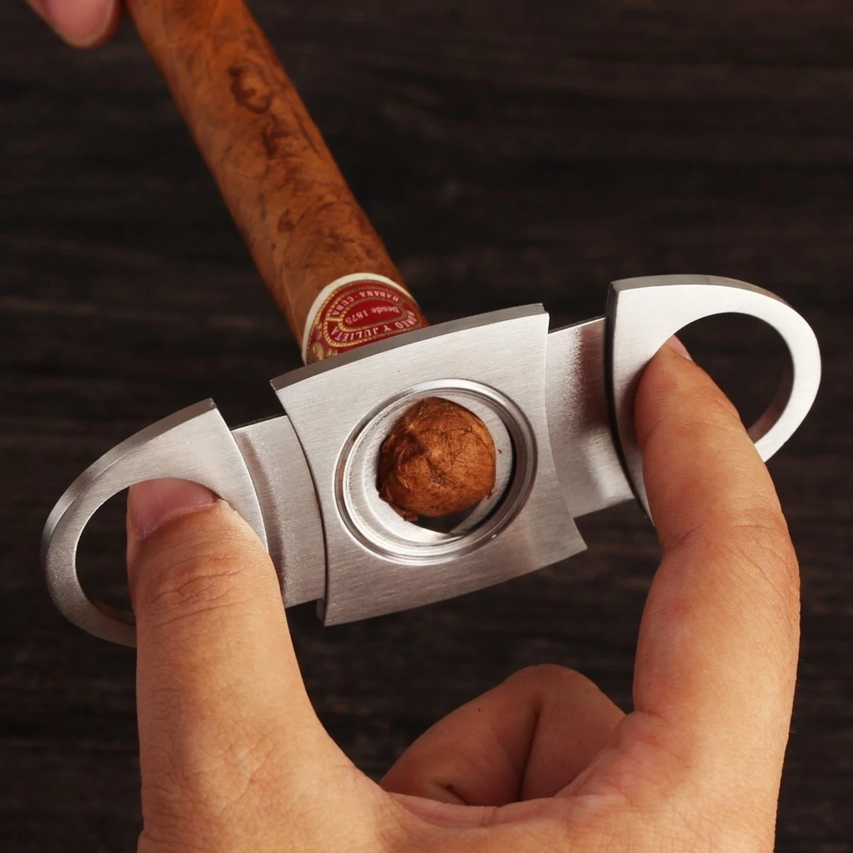 Allume-cigare Et Coupe-cigare Cohiba En Rouge - Allume-flamme Jet Avec Perceuse Et Coupe-cigare Dans Une Boîte Cadeau De Luxe 2 Allume-cigare Et Coupe-cigare Cohiba En Rouge - Allume-flamme Jet Avec Perceuse Et Coupe-cigare Dans Une Boîte Cadeau De Luxe – Image 2