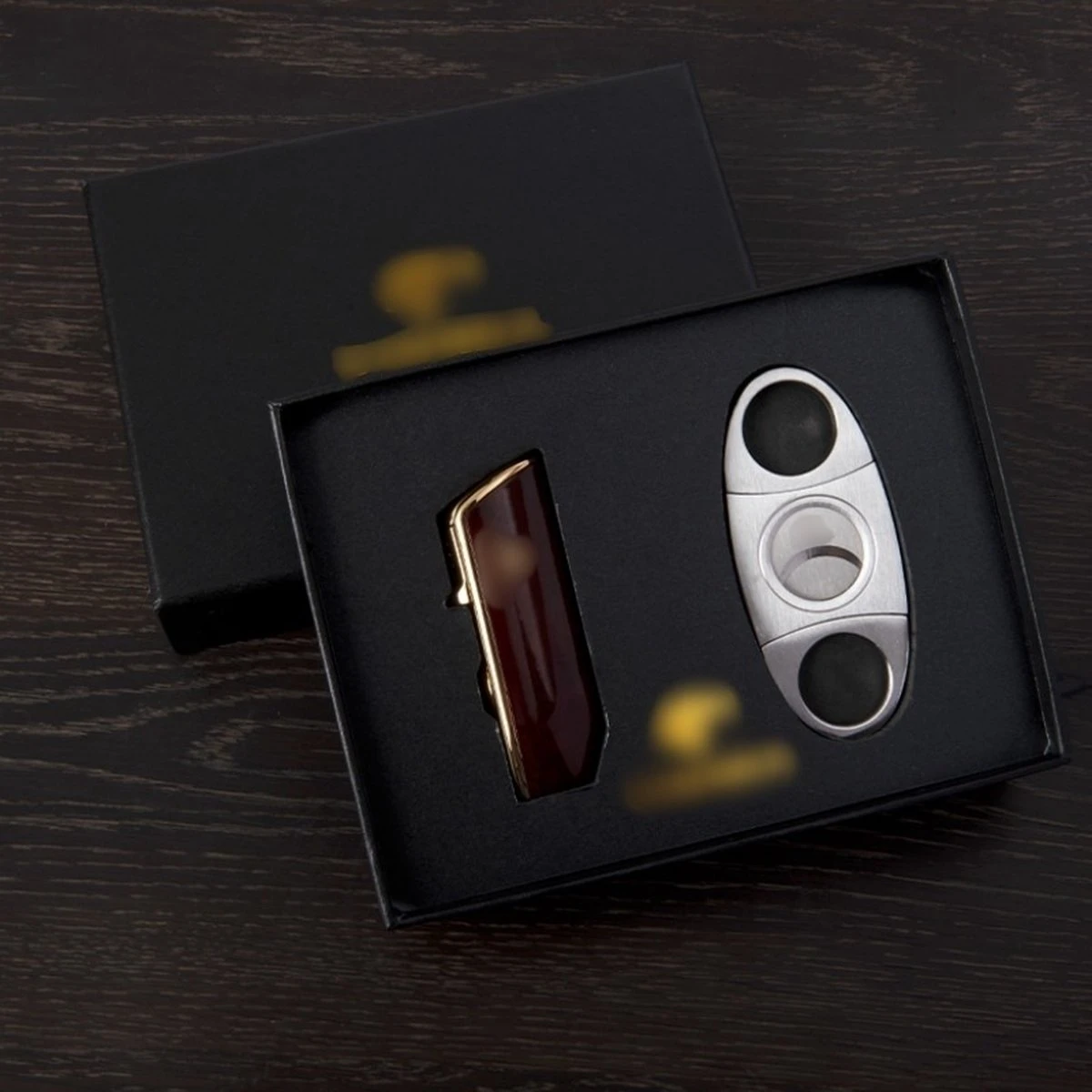 Allume-cigare Et Coupe-cigare Cohiba En Rouge - Allume-flamme Jet Avec Perceuse Et Coupe-cigare Dans Une Boîte Cadeau De Luxe 4 Allume-cigare Et Coupe-cigare Cohiba En Rouge - Allume-flamme Jet Avec Perceuse Et Coupe-cigare Dans Une Boîte Cadeau De Luxe – Image 4