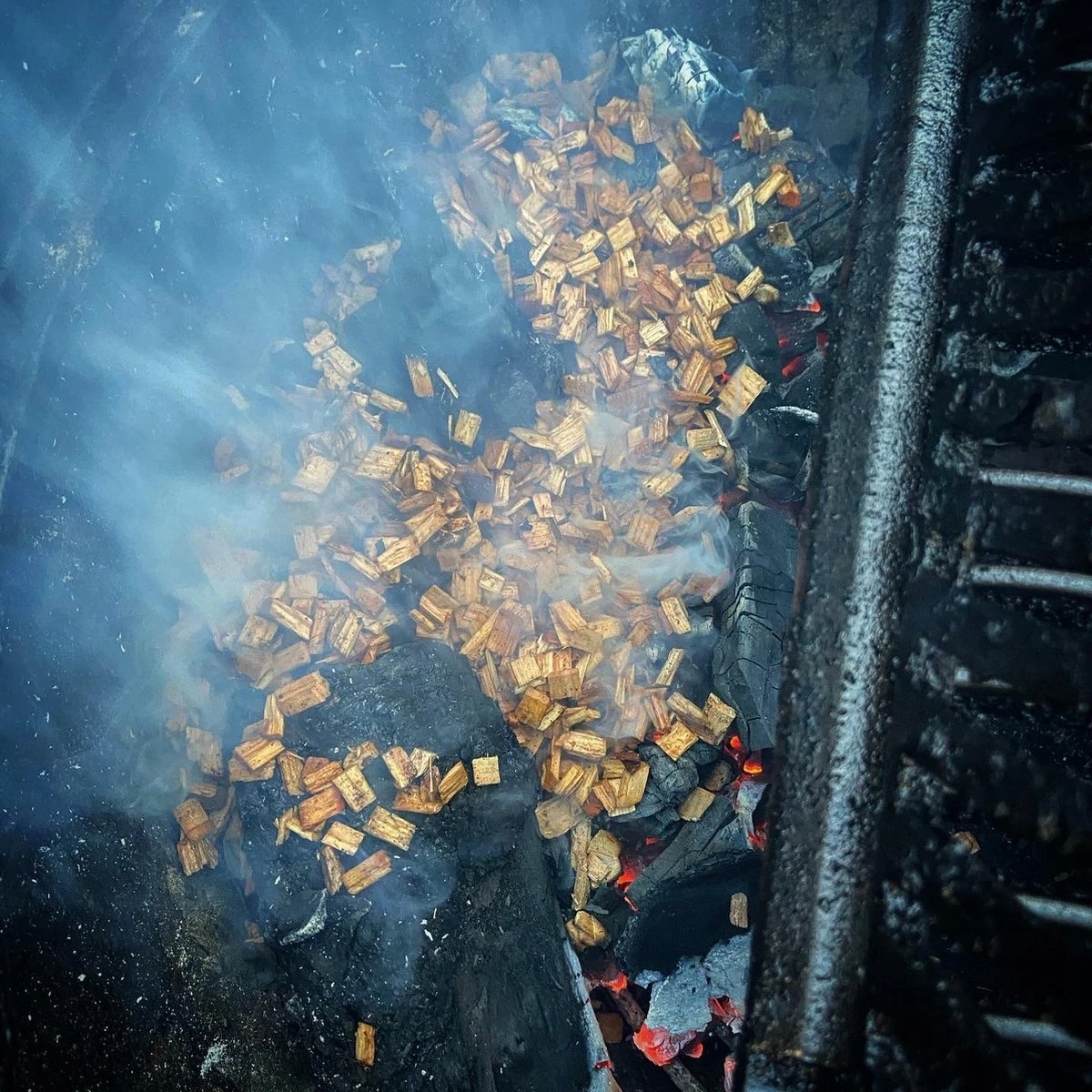 Smokers De Longue Rue | Bois De Fumage | Forfait BBQ | Paquet Cadeau | Fumer Des Snippers De Bois | Morceaux De Fumée | Charbon De Bois | 2 Smokers De Longue Rue | Bois De Fumage | Forfait BBQ | Paquet Cadeau | Fumer Des Snippers De Bois | Morceaux De Fumée | Charbon De Bois | – Image 2