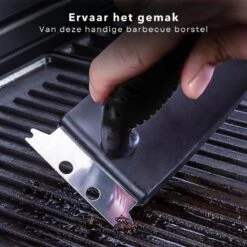 Cheqo® Brosse à Barbecue 3 En 1 - Brosse à BBQ Avec Grattoir - Gratte, Sable Et Brosse - Brosse En Plastique Et Grattoir En Acier Inoxydable - Nettoyage De Grille De Barbecue - 25 Cm -Cuisine Fournitures Magasin 1200x1200 2469