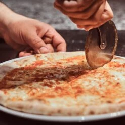 Springos Pizza Scoop - Coupe-pizza - Spatule - 25 Cm - Naturel/ Argent -Cuisine Fournitures Magasin 1200x1200 2594