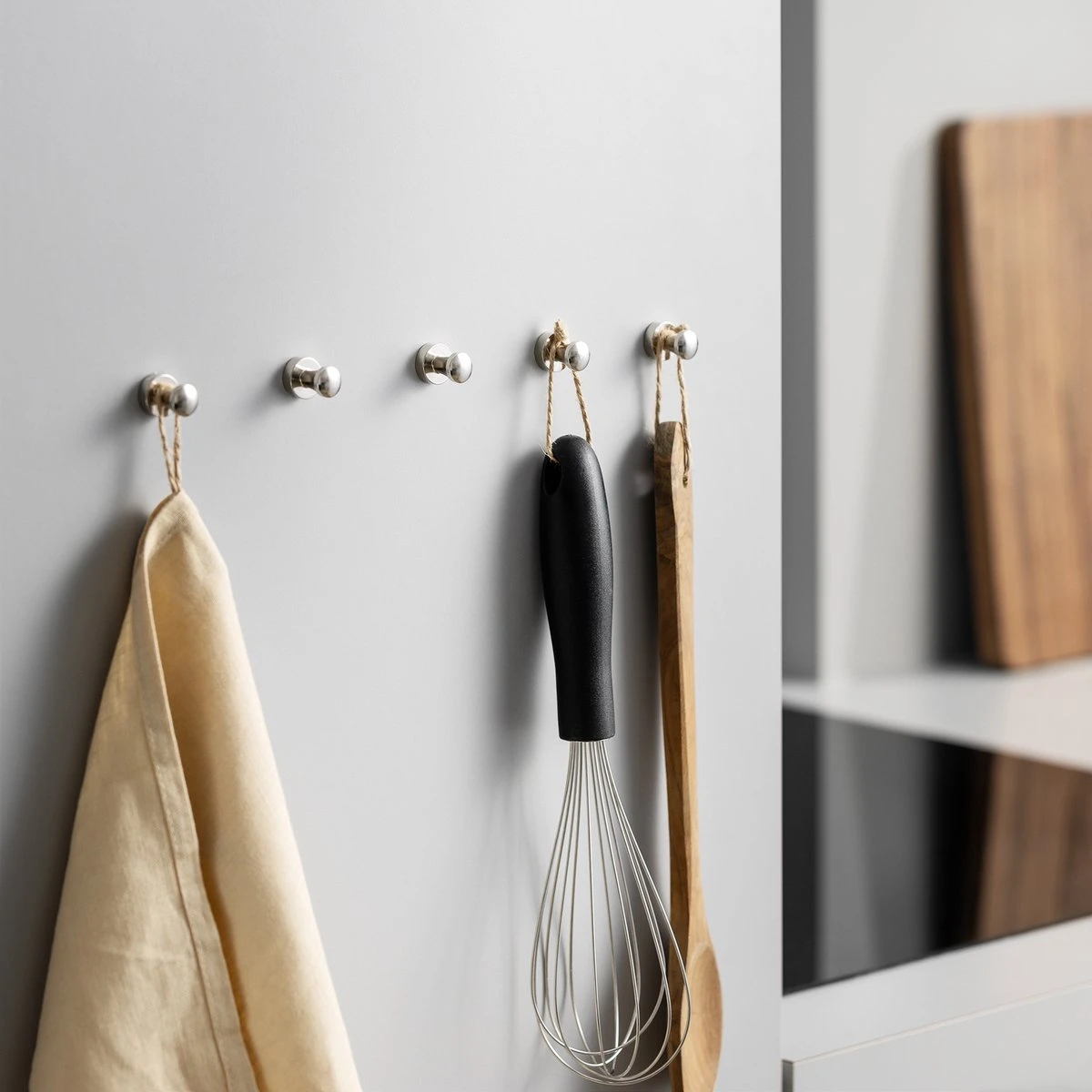 Navaris Set De 9 Crochet Magnétiques Pour BBQ - Set Accessoires De Cuisine Sur Barbecue Ou Gril - Aimants Puissants Pour Suspendre Des Utilitaires 2 Navaris Set De 9 Crochet Magnétiques Pour BBQ - Set Accessoires De Cuisine Sur Barbecue Ou Gril - Aimants Puissants Pour Suspendre Des Utilitaires – Image 2