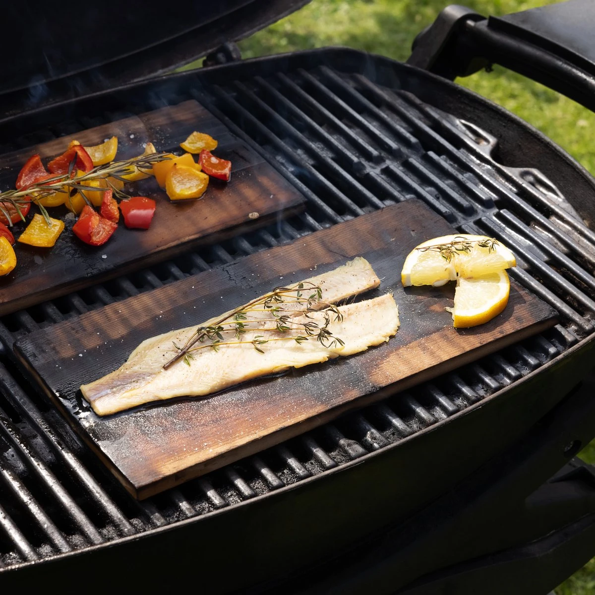 Navaris 6x Bois à Fumer Pour Barbecue - Set De 6 Planches à Fumer En Bois - 35x14 Cm - En Bois De Cèdre 6 Navaris 6x Bois à Fumer Pour Barbecue - Set De 6 Planches à Fumer En Bois - 35x14 Cm - En Bois De Cèdre – Image 6