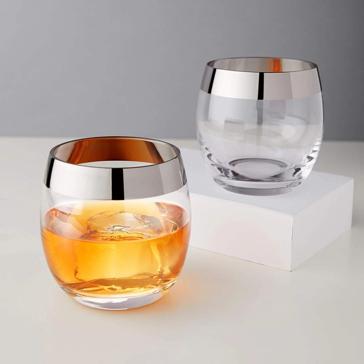 Viski Irving Chrome Rim Crystal Lowball Tumblers Set De 2 – Verre Cristallin De Premium Supérieure, élégants Verres à Whisky Lowball, Verres à Cocktail Coffret Cadeau – 9 Oz 5 Viski Irving Chrome Rim Crystal Lowball Tumblers Set De 2 – Verre Cristallin De Premium Supérieure, élégants Verres à Whisky Lowball, Verres à Cocktail Coffret Cadeau – 9 Oz – Image 5