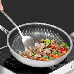 Poêle Antiadhésive Honeycomb Heavy Duty - Casserole - Wok - Avec Couvercle 30 Cm - Gaz - Electrique - Induction - Four -Cuisine Fournitures Magasin 1200x1200 347