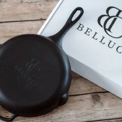 Belluci - Ø31cm - Poêle En Fonte - Poêle - Poêle à Frire Adaptée à Toutes Les Sources De Chaleur BBQ Et Induction Avec Accessoires - Poêle - Casserole 20 Belluci - Ø31cm - Poêle En Fonte - Poêle - Poêle à Frire Adaptée à Toutes Les Sources De Chaleur BBQ Et Induction Avec Accessoires - Poêle - Casserole -Cuisine Fournitures Magasin 1200x1200 365
