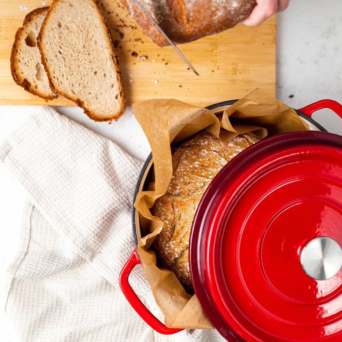 Cocotte Florina Professionnelle En Fonte émaillée Ø 24 Cm 3,5L Rouge Cerise - Tous Feux Pour Induction - Cocotte - Poids 5,3 Kg 10 Cocotte Florina Professionnelle En Fonte émaillée Ø 24 Cm 3,5L Rouge Cerise - Tous Feux Pour Induction - Cocotte - Poids 5,3 Kg – Image 10