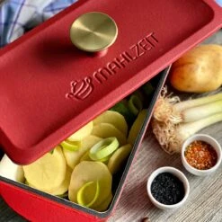 Mahlzeit Cocotte En Fonte Avec Couvercle émaillé, 3 Litres, Sunny Orange | Allant Au Four, Adapté à L'induction, Rôtissoire Double, Rôtissoire Canard Grande, Rôtissoire émaillée, Cocotte, Rôtissoire Oie 11 Mahlzeit Cocotte En Fonte Avec Couvercle émaillé, 3 Litres, Sunny Orange | Allant Au Four, Adapté à L'induction, Rôtissoire Double, Rôtissoire Canard Grande, Rôtissoire émaillée, Cocotte, Rôtissoire Oie -Cuisine Fournitures Magasin 1200x1200 383