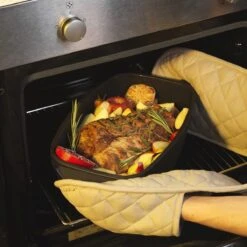 Royalty Line Cocotte - 6 Litres - Cocotte - 32 Cm - Cocotte Induction Pour Tous Feux - Sans Four - Avec Bouton Arôme Et Couvercle En Verres - Zwart -Cuisine Fournitures Magasin 1200x1200 387