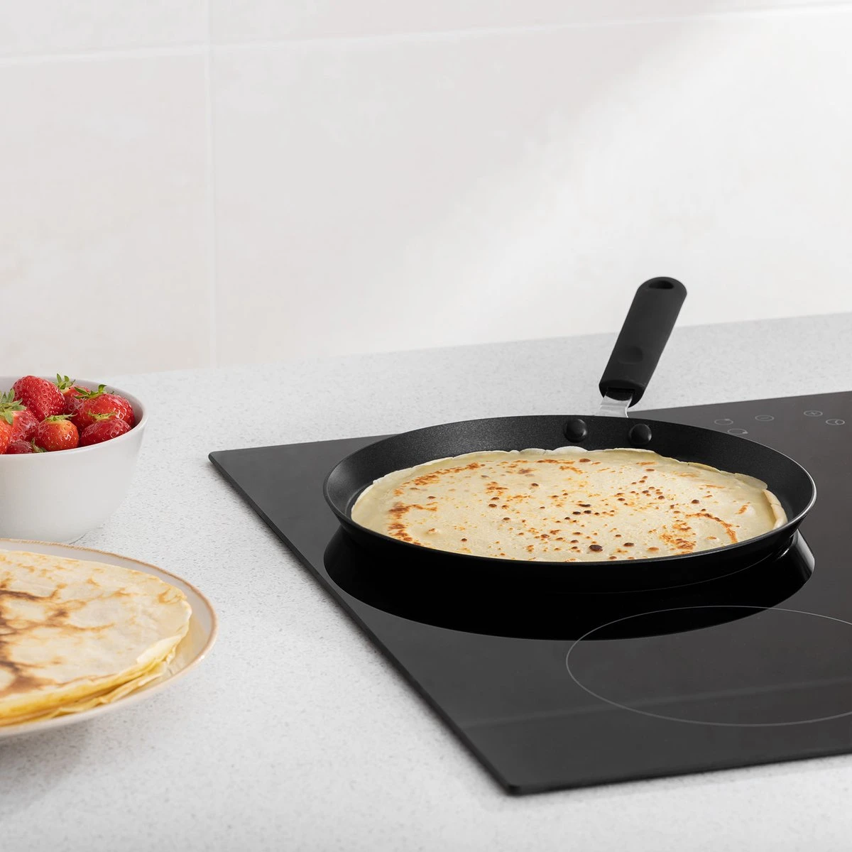 Poêle à Crêpes Navaris Antiadhésive 26 Cm - Pan Pour Crêpes, Omelettes Et Tortillas - Pour Toutes Les Surfaces De Cuisson - Revêtement Antiadhésif Non Collant 9 Poêle à Crêpes Navaris Antiadhésive 26 Cm - Pan Pour Crêpes, Omelettes Et Tortillas - Pour Toutes Les Surfaces De Cuisson - Revêtement Antiadhésif Non Collant – Image 9