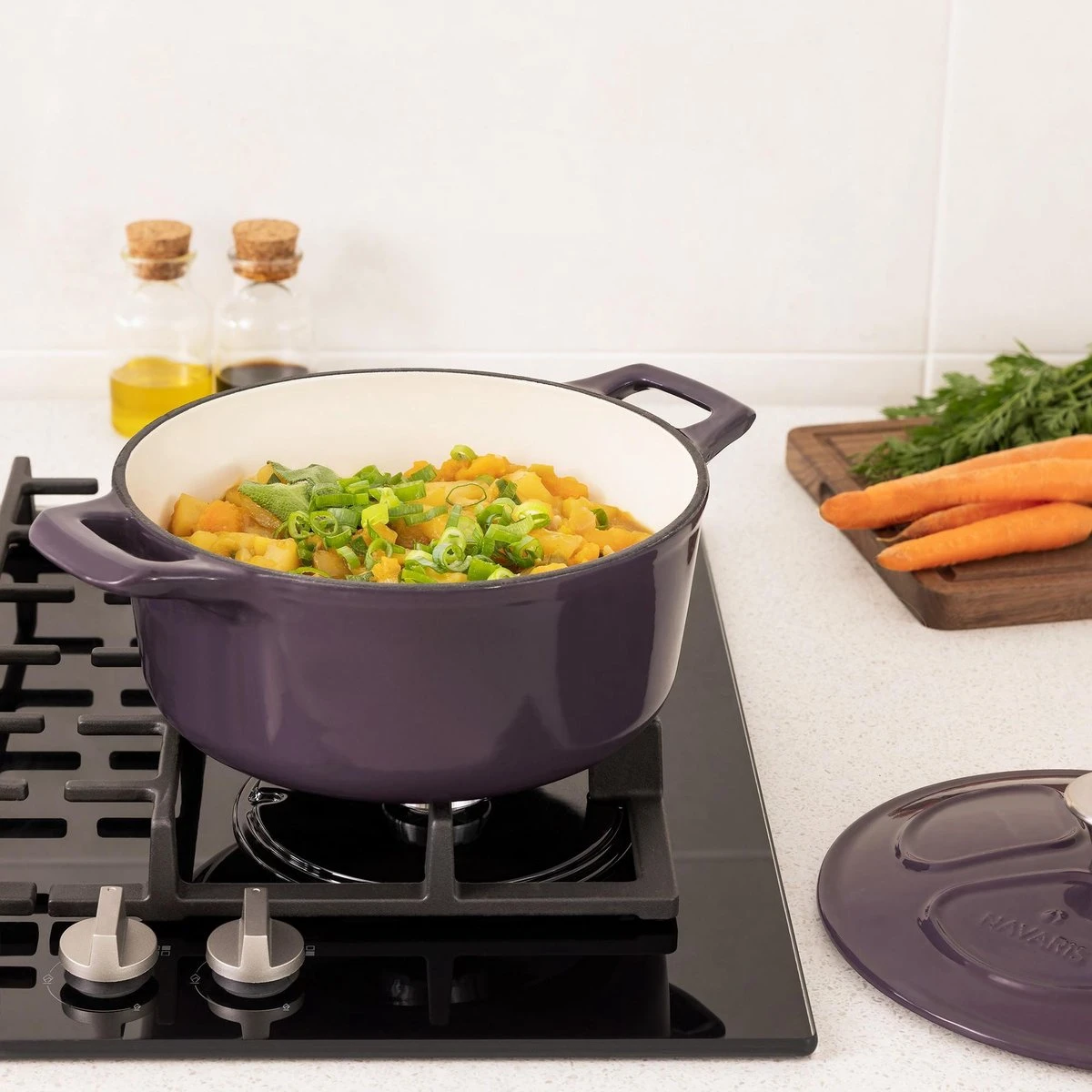 Cocotte En Fonte Navaris Avec Couvercle - Navaris émaillée - Convient à La Cuisson Induction, Gaz Et Céramique - Violet 11 Cocotte En Fonte Navaris Avec Couvercle - Navaris émaillée - Convient à La Cuisson Induction, Gaz Et Céramique - Violet – Image 11