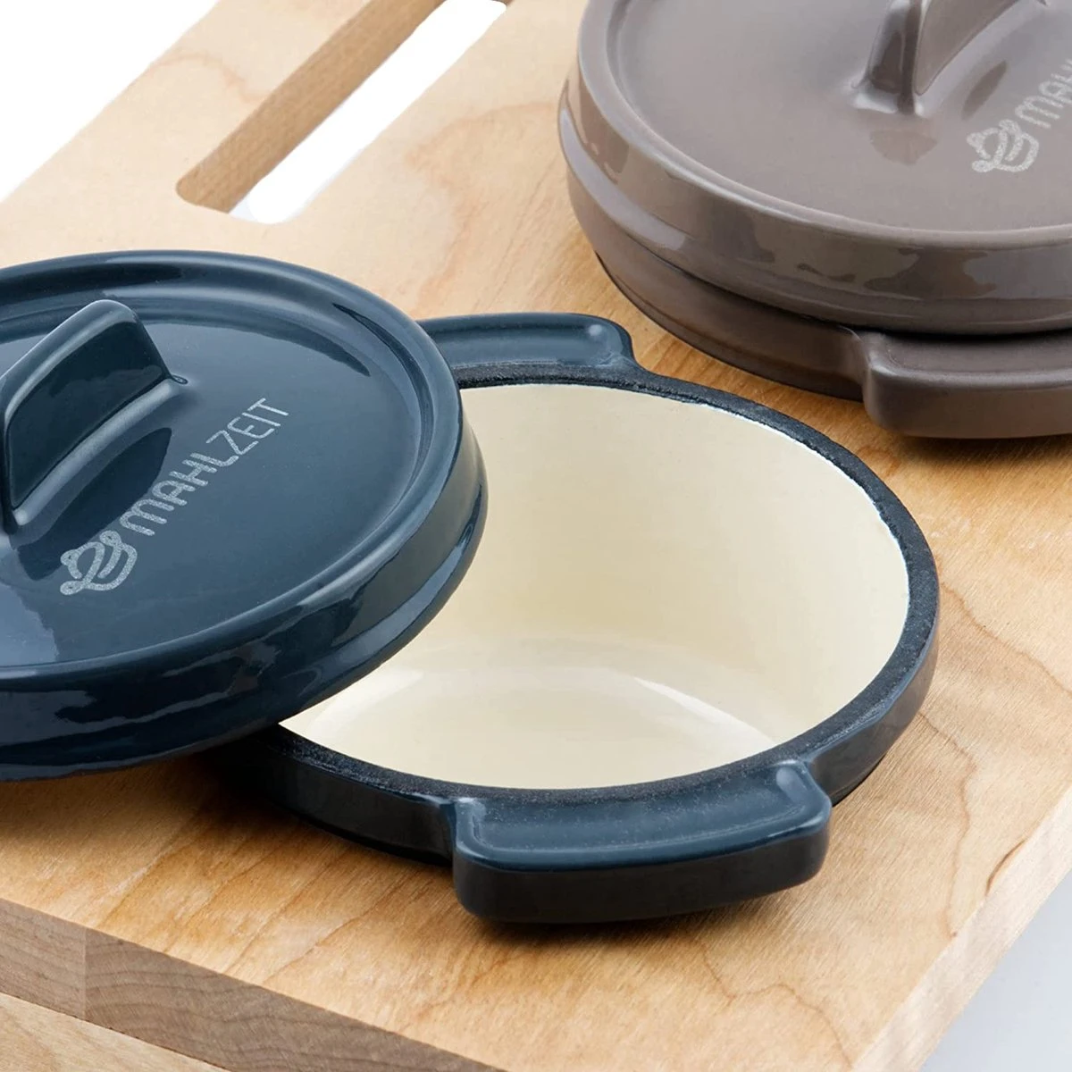 Mahlzeit Mini Cocotte Set Avec Support En Bois 3 X 250 Ml En Fonte Lot De 3 Casseroles De Service Casserole émaillée Petite Cocotte Casserole En Fonte 6 Mahlzeit Mini Cocotte Set Avec Support En Bois 3 X 250 Ml En Fonte Lot De 3 Casseroles De Service Casserole émaillée Petite Cocotte Casserole En Fonte – Image 6