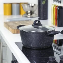 Poêle à Frire Blackmoor Avec Couvercle, 24 Cm, Noir, Antiadhésif Et Résistant Aux Rayures, Cool Froides Au Toucher, Convient Pour Les Cuisinières à Induction, électriques Et à Gaz 9 Poêle à Frire Blackmoor Avec Couvercle, 24 Cm, Noir, Antiadhésif Et Résistant Aux Rayures, Cool Froides Au Toucher, Convient Pour Les Cuisinières à Induction, électriques Et à Gaz -Cuisine Fournitures Magasin 1200x1200 591