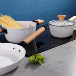 Casserole Florina Aspen Limited Edition Avec Revêtement Céramique 3 Couches Et Couvercle En Verre - 28cm - 5L - Blanc Métallisé - Manche En Bois - Convient à Tous Feux, Y Compris électrique -Cuisine Fournitures Magasin 1200x1200 720