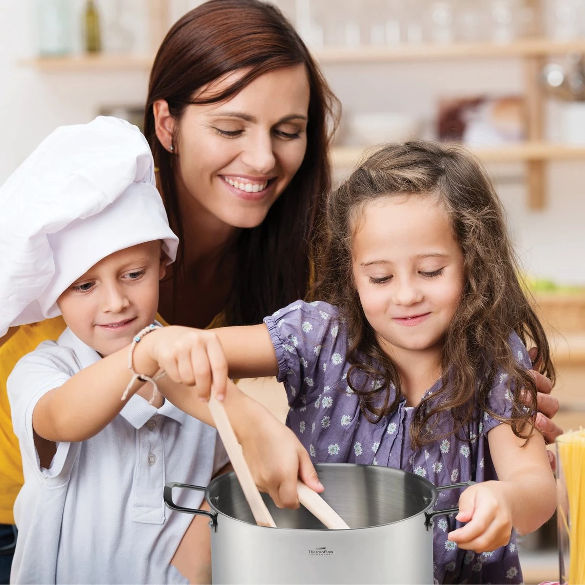 Rosmarino Pour & Cook - Casserole Avec Couvercle En Verre - Ø28cm - 100% Sans PFAS & PFOA - Acier Inoxydable 18/10 - Technologie ThermoFlow - Poignées Cool Touch - Convient à Toutes Les Sources De Chaleur & Lave-vaisselle 6 Rosmarino Pour & Cook - Casserole Avec Couvercle En Verre - Ø28cm - 100% Sans PFAS & PFOA - Acier Inoxydable 18/10 - Technologie ThermoFlow - Poignées Cool Touch - Convient à Toutes Les Sources De Chaleur & Lave-vaisselle – Image 6