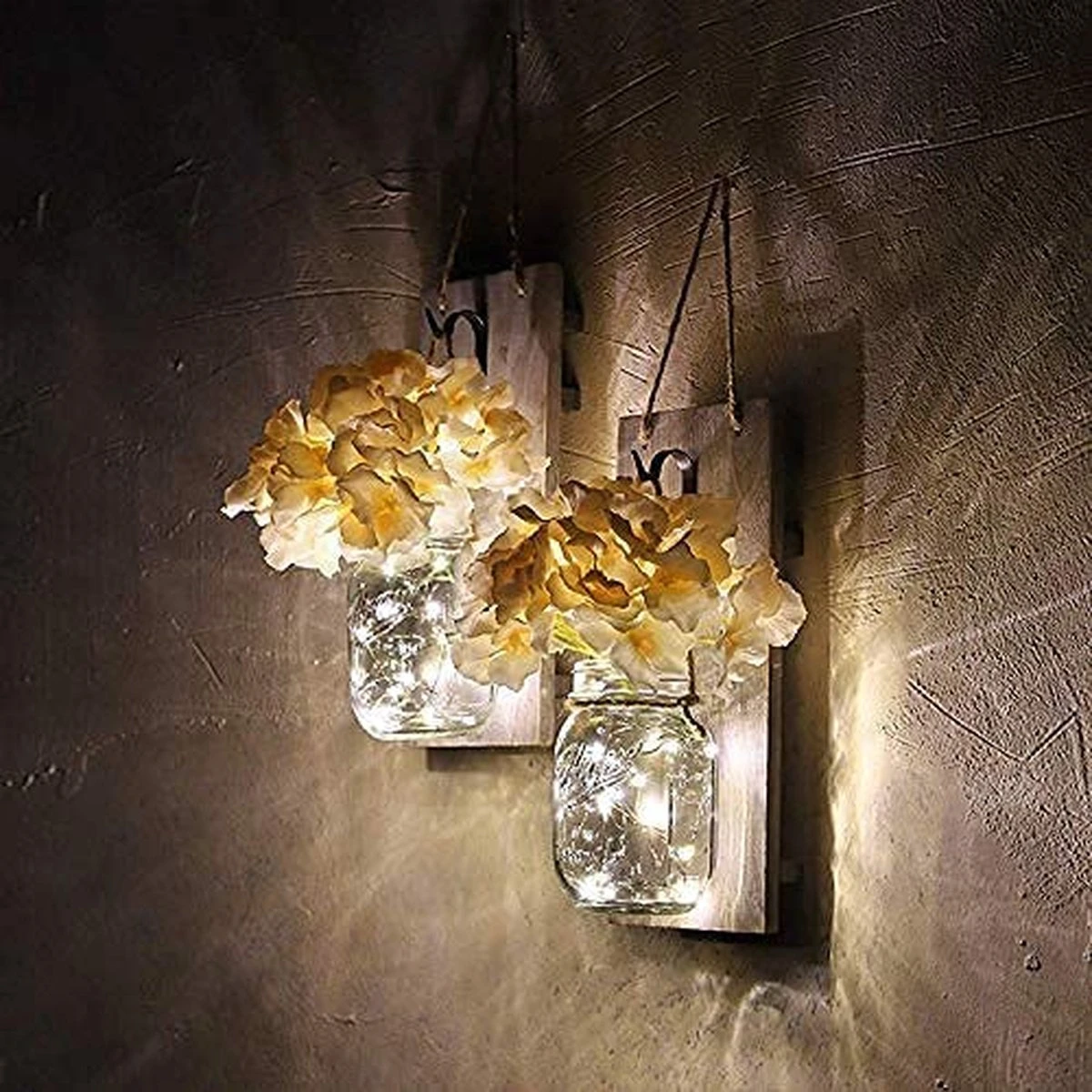 2 Pièces Appliques Murales Rustiques Mason Jar, Décoration En Bois Rustique Vintage, Crochets En Fer Forgé, Hortensia En Soie Et Guirlandes Lumineuses à LED, Design Pour La Décoration De La Maison 4 2 Pièces Appliques Murales Rustiques Mason Jar, Décoration En Bois Rustique Vintage, Crochets En Fer Forgé, Hortensia En Soie Et Guirlandes Lumineuses à LED, Design Pour La Décoration De La Maison – Image 4