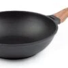 Rosmarino Black Line - Poêle Wok - Ø30cm - 100% Sans PFAS & PFOA - Fonte D'aluminium - Revêtement Minéral Antiadhésif - Poignée Ergonomique - Convient à Tous Feux & Lave-vaisselle