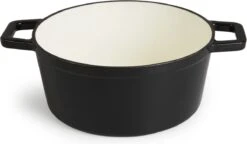 Magnani Cocotte En Fonte - Poêle à Mijoter Ronde - Marmite Émaillée - Avec Couvercle Et Anses - Zwart - Antiadhésif - ⌀ 24 X 10,5 Cm -Cuisine Fournitures Magasin 1200x701 2
