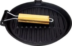 Poêle à Griller Klarstein Retinta - Poêle à Frire - Poêle à Steak - Fonte Avec Manche En Bois Rabattable - Surface De Rôtissage Nervurée -Cuisine Fournitures Magasin 1200x766 2