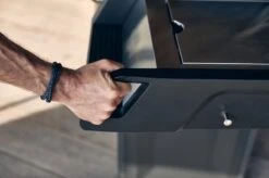 Barbecue à Gaz Enders Monroe Pro 4 SIK Turbo - Backburner- 153.5×58×118.5 Cm - 41 KG - Brûleur Infrarouge - Gaz - Barbecue -Cuisine Fournitures Magasin 1200x799 2