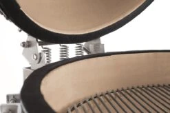 Landmann - Kamado - 26 Pouces - Grijs - Modèle De Table - Surface De Cuisson De 57 Cm - Avec Thermomètre - Avec Base Et Poignées - Double Paroi Et Isolé - Oeuf BBQ -Cuisine Fournitures Magasin 1200x799 4