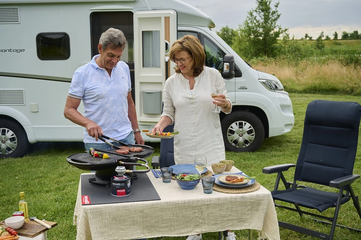 Pack Barbecue NomadiQ ULTIMATE OUTDOOR - Le Barbecue à Gaz Ultime Avec Tous Les Accessoires Pour Griller N'importe Où 4 Pack Barbecue NomadiQ ULTIMATE OUTDOOR - Le Barbecue à Gaz Ultime Avec Tous Les Accessoires Pour Griller N'importe Où – Image 4