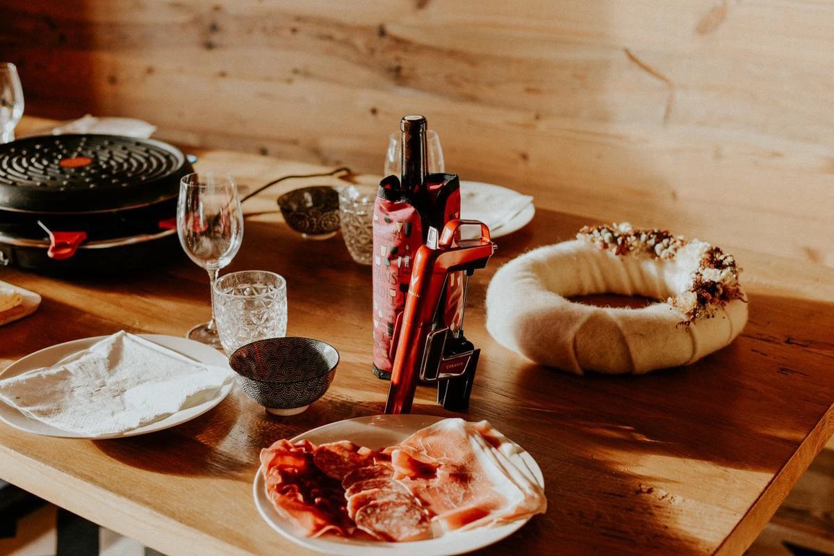 Coravin Model Two Elite - Système à Vin - Acier Inoxydable - 6x14x21 Cm - Rouge 9 Coravin Model Two Elite - Système à Vin - Acier Inoxydable - 6x14x21 Cm - Rouge – Image 9