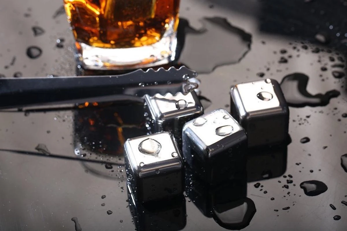 Decopatent® Whisky Stones Set De 8x Glaçons En Acier Inoxydable + Pinces - Whisky Stones - Moule à Glaçons - Cocktail Ice Cube Cooling Stones 9 Decopatent® Whisky Stones Set De 8x Glaçons En Acier Inoxydable + Pinces - Whisky Stones - Moule à Glaçons - Cocktail Ice Cube Cooling Stones – Image 9